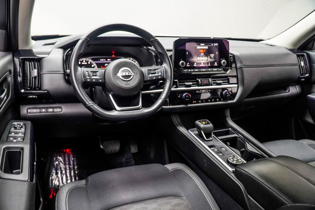 2025 Nissan Pathfinder SV photo 3