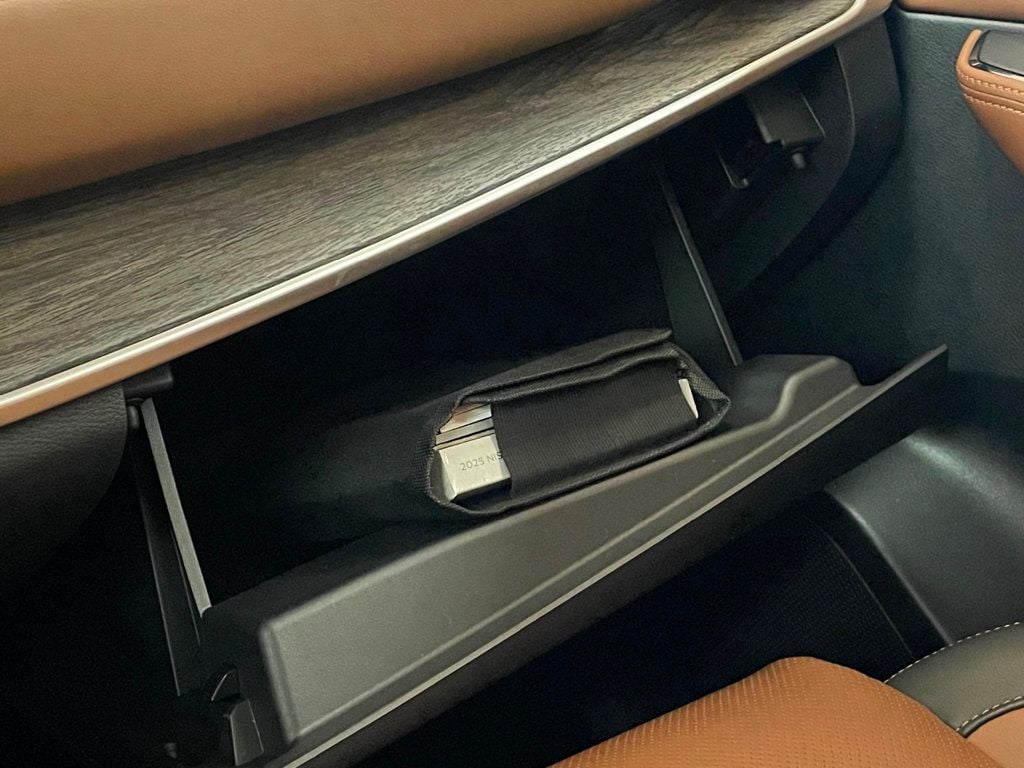 2025 Nissan Rogue AWD Platinum - 22970685 - 29