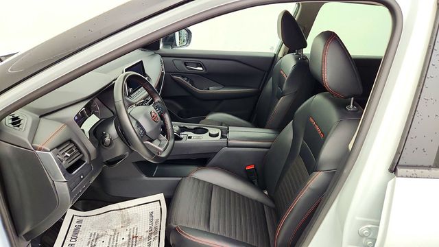 2025 Nissan Rogue AWD Rock Creek w/ Premium Pkg, Power Liftgate & Heated Wheel - 23095097 - 17