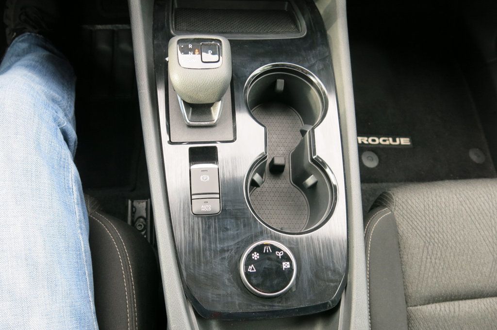 2025 Nissan Rogue AWD SV - 23021771 - 28