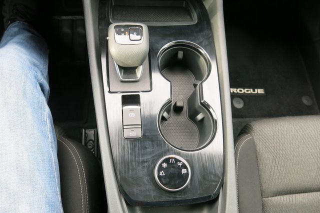 2025 Nissan Rogue AWD SV - 23021771 - 28