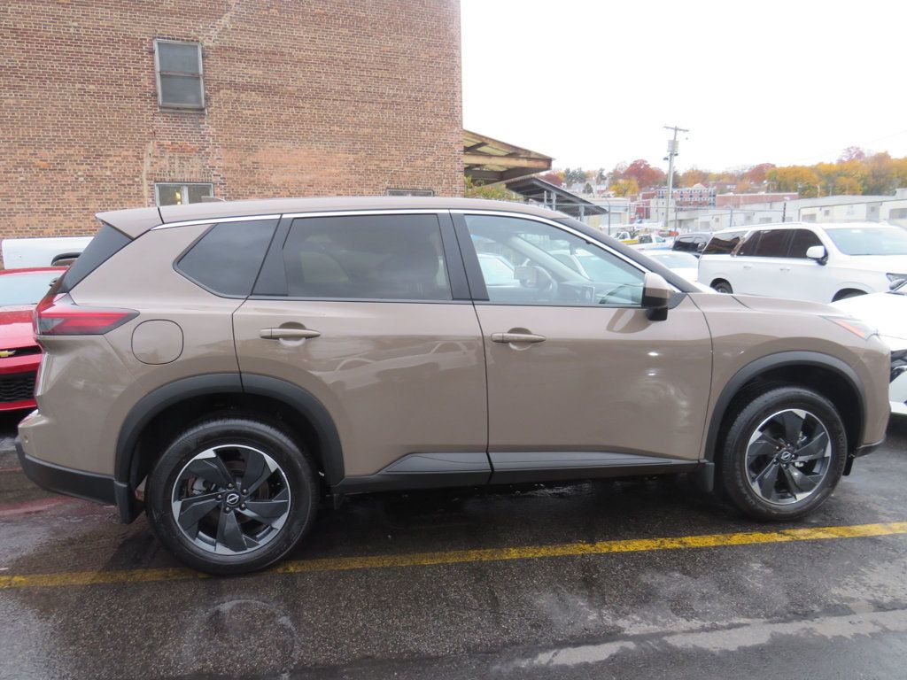 2025 Nissan Rogue AWD SV photo 3