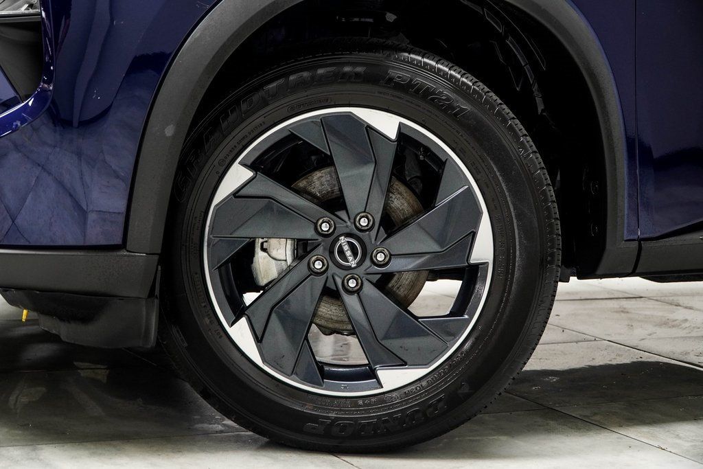 2025 Nissan Rogue SV photo 3