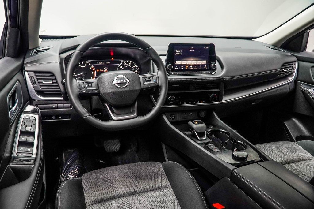 2025 Nissan Rogue SV photo 3