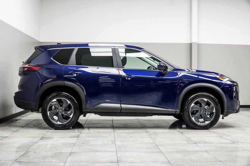 2025 Nissan Rogue SV photo 4