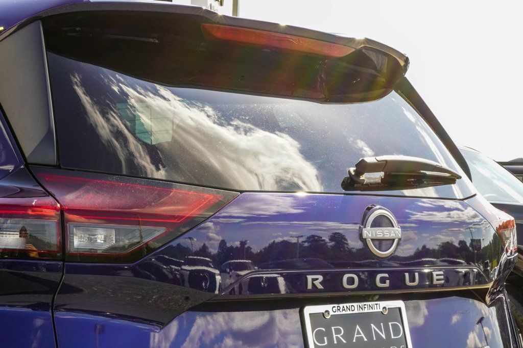 Nissan Rogue photo 14