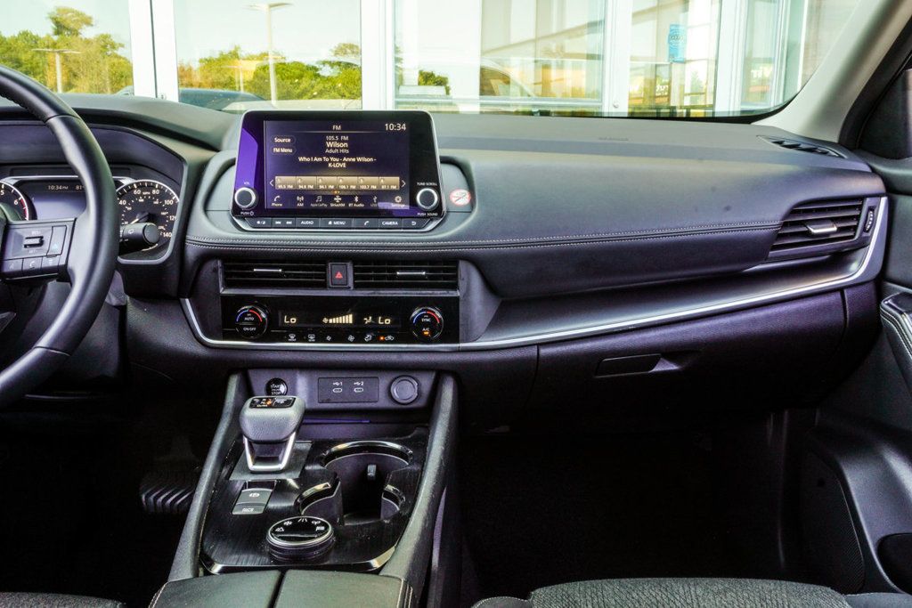 Nissan Rogue photo 16