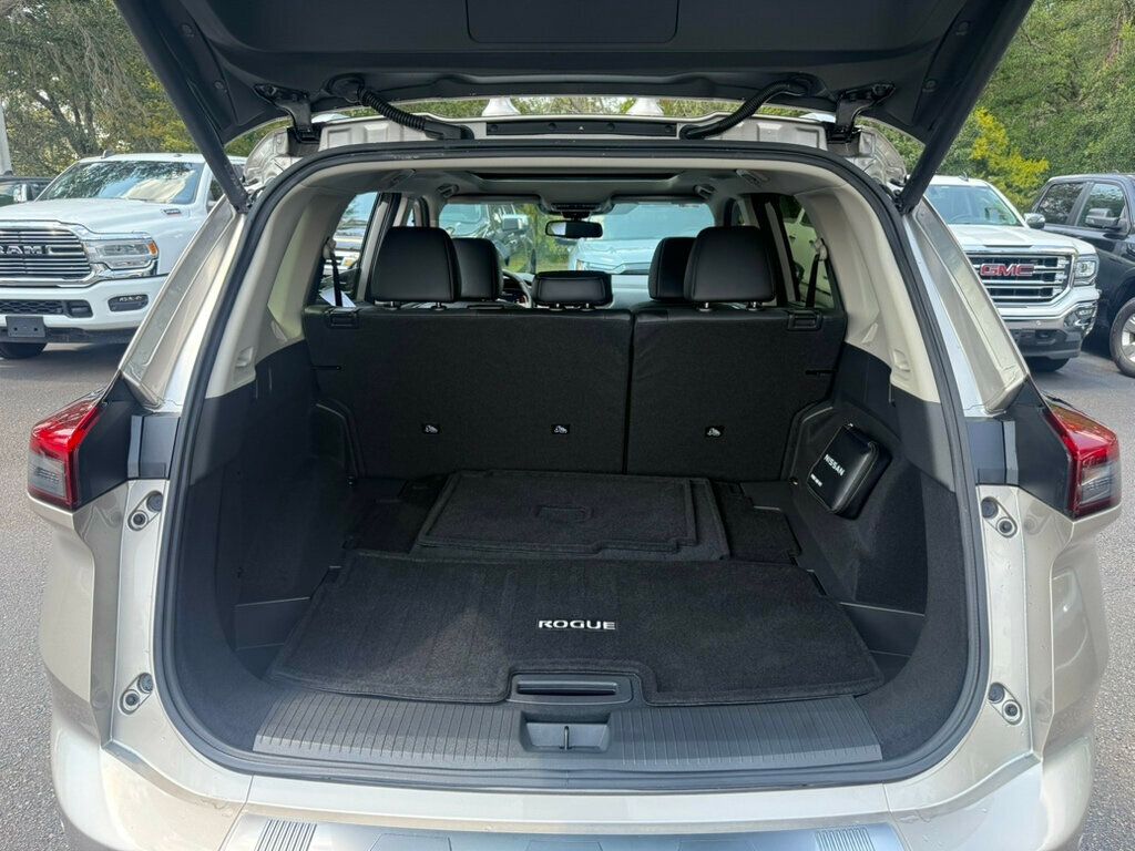 2025 Nissan Rogue Platinum photo 8