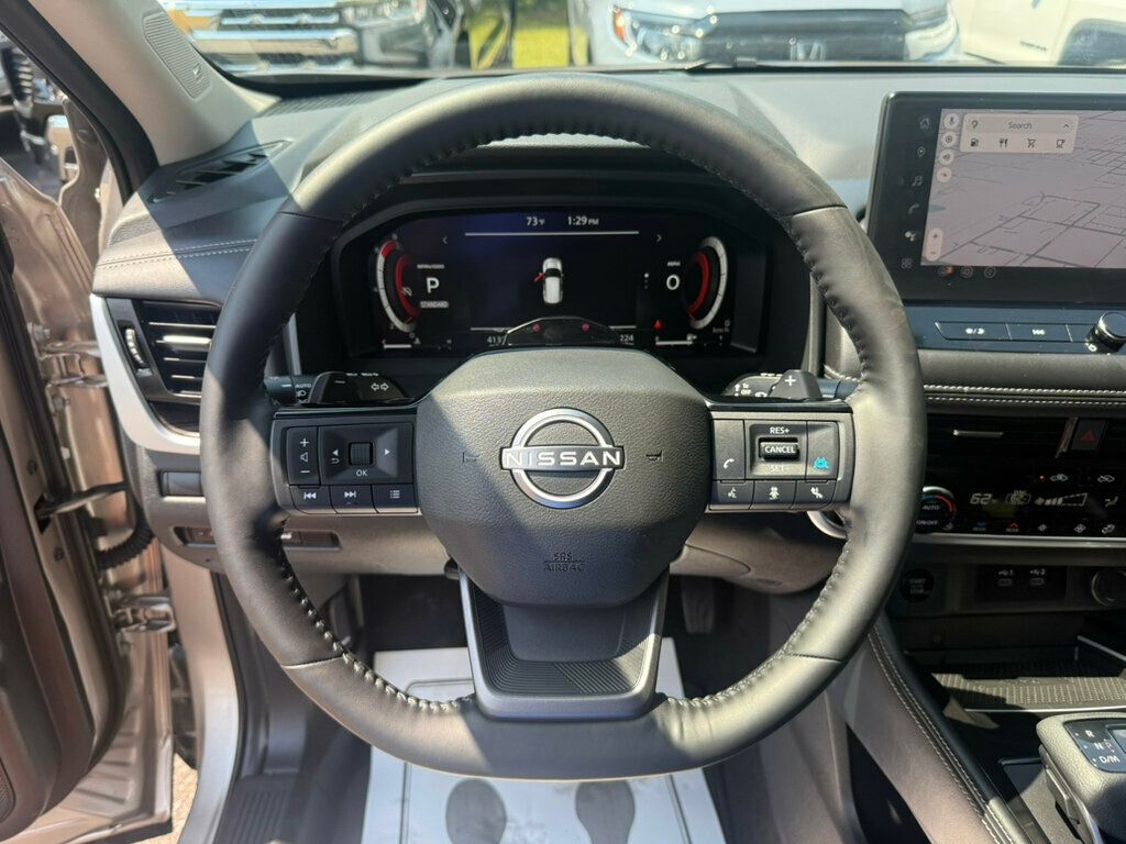 2025 Nissan Rogue Platinum photo 3