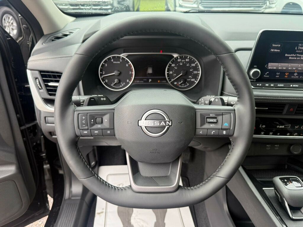 2025 Nissan Rogue SV photo 4