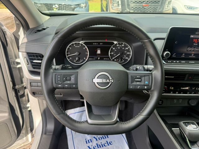 2025 Nissan Rogue SV FWD's photo