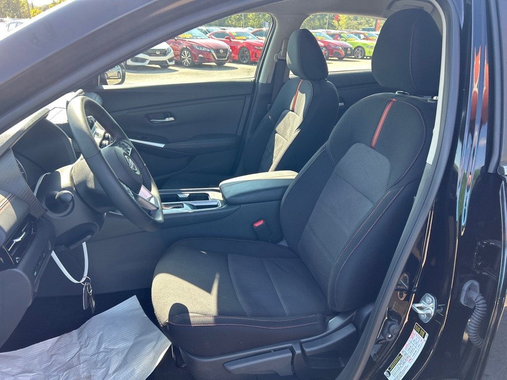 2025 Nissan Sentra SR photo 8