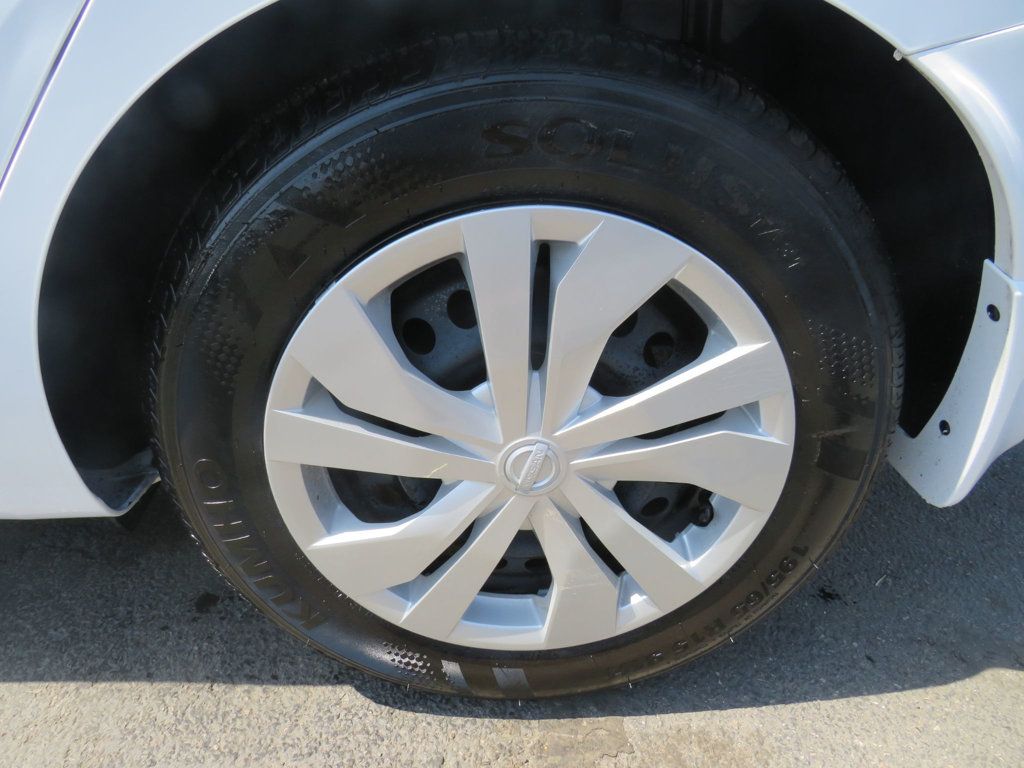 Nissan Versa photo 16