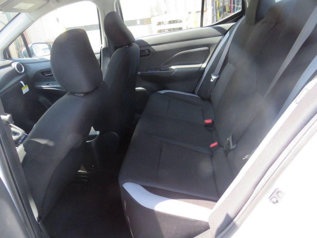 Nissan Versa photo 9