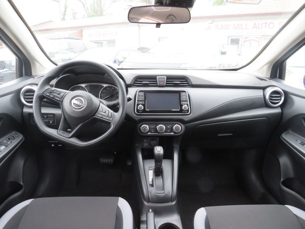 Nissan Versa photo 10