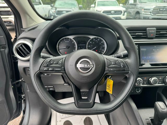 2025 Nissan Versa 1.6 S CVT's photo