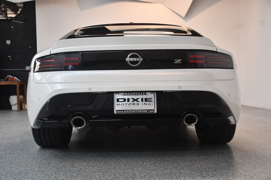 Nissan Z photo 16