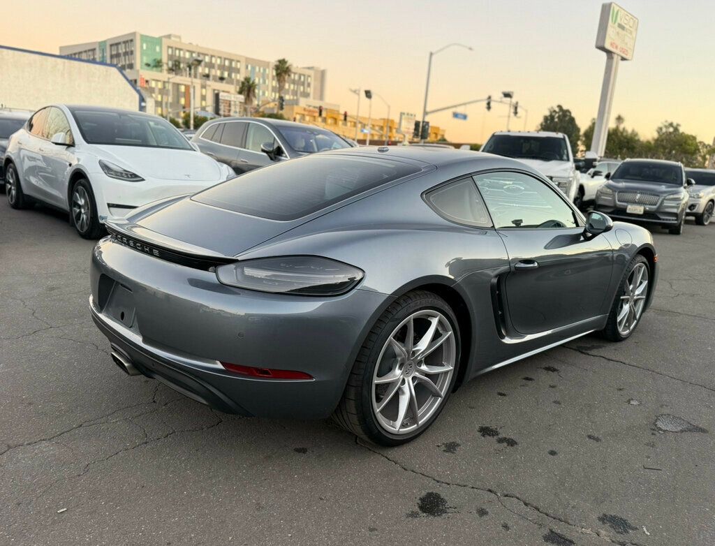 2025 Porsche Cayman Base photo 4