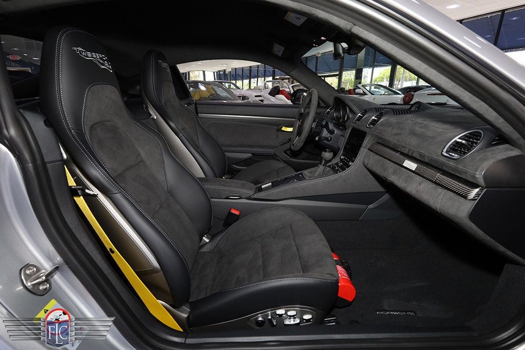 2025 Porsche 718 Cayman GT4 RS Coupe - 22896205 - 20