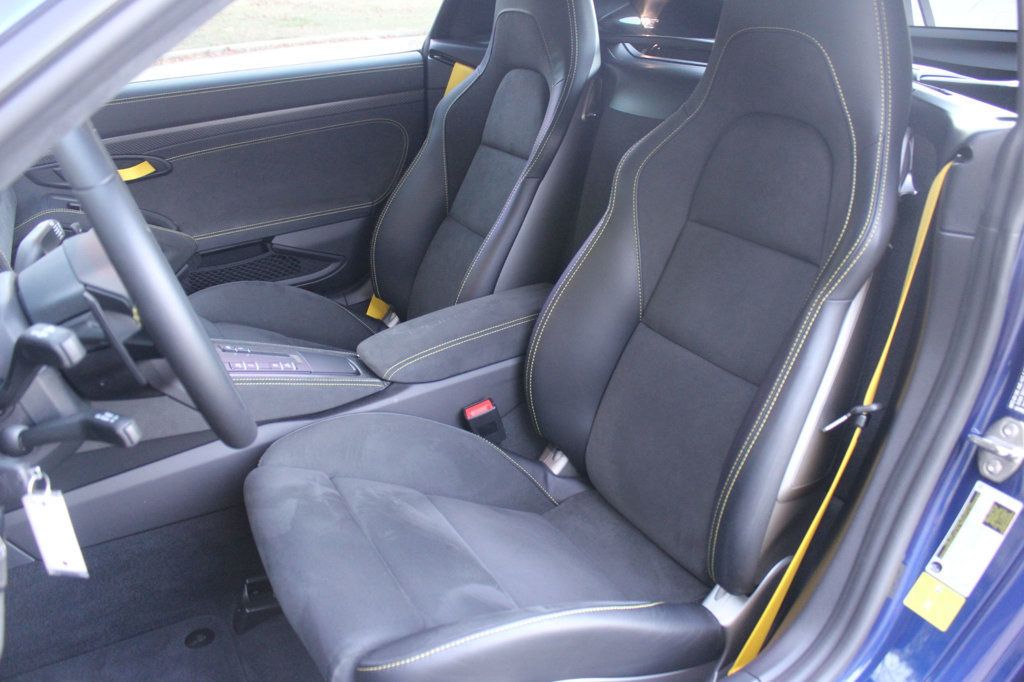 2025 Porsche 718 Cayman GT4 RS Coupe - 22946101 - 19