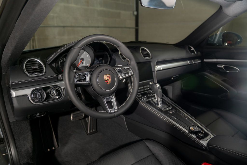 Porsche 718 Cayman photo 10