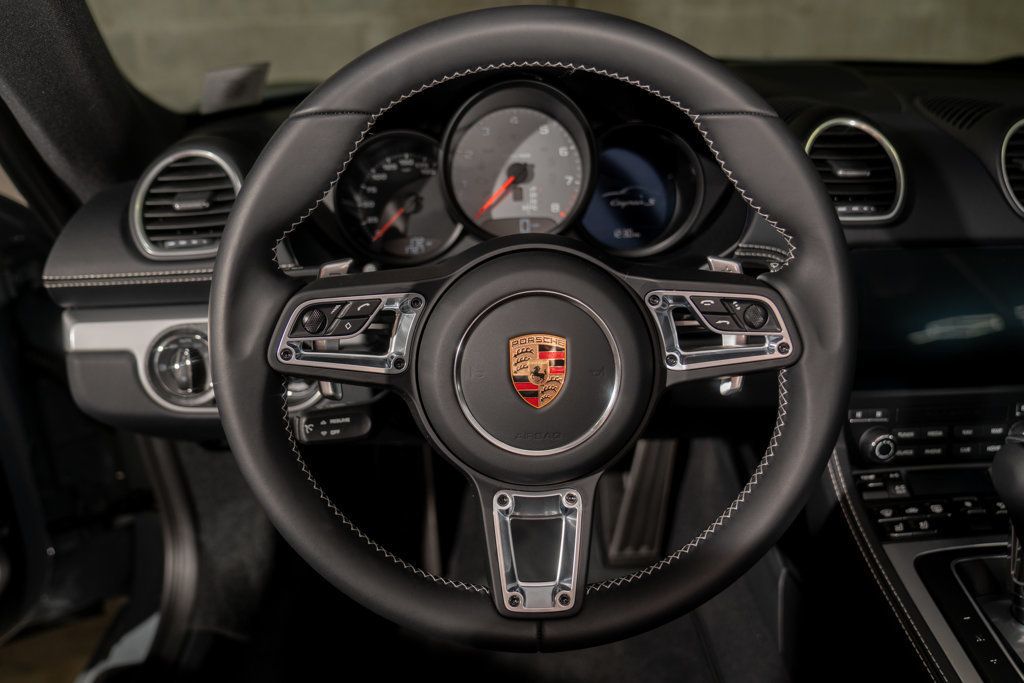 Porsche 718 Cayman photo 11