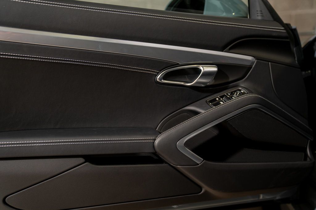 Porsche 718 Cayman photo 15