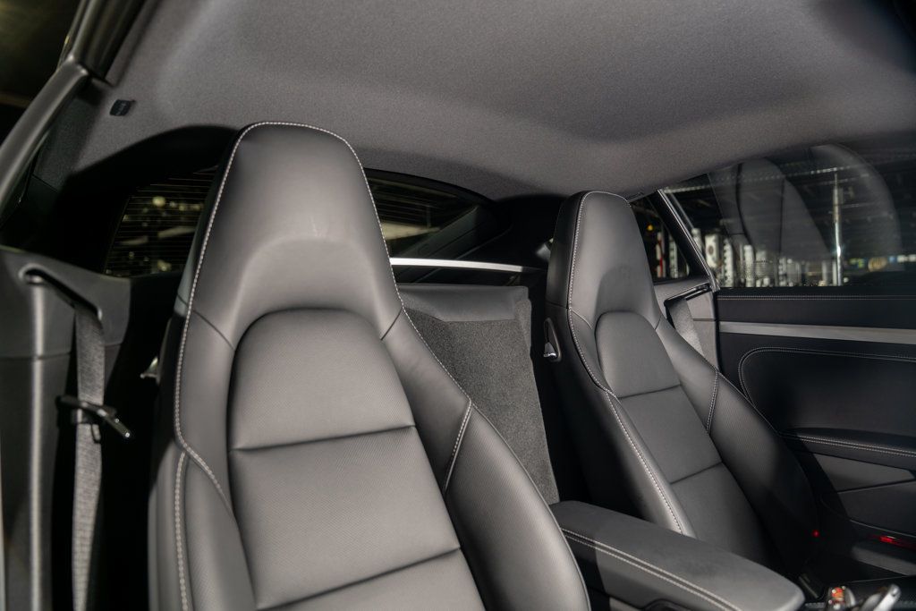 Porsche 718 Cayman photo 18