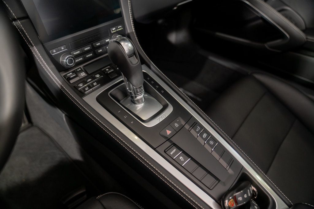 Porsche 718 Cayman photo 25