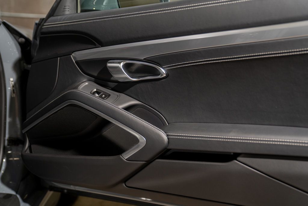 Porsche 718 Cayman photo 27