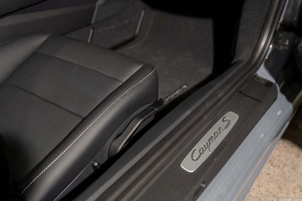 Porsche 718 Cayman photo 28