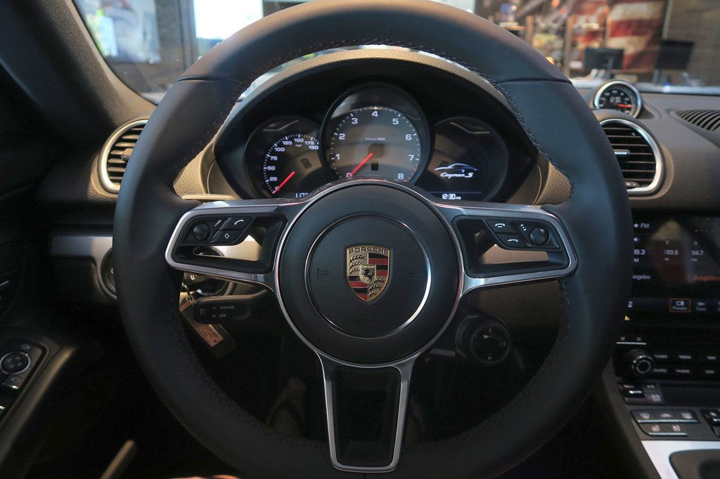 2025 Porsche Cayman S photo 19