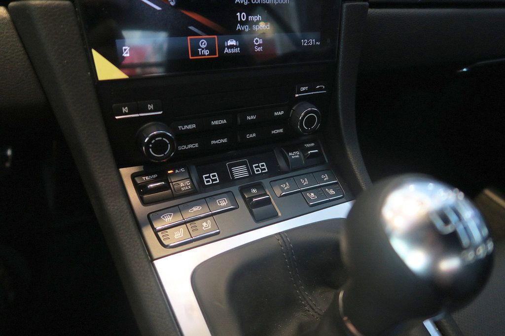 2025 Porsche Cayman S photo 24