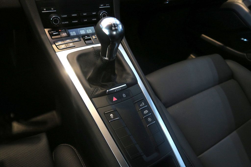 2025 Porsche Cayman S photo 25