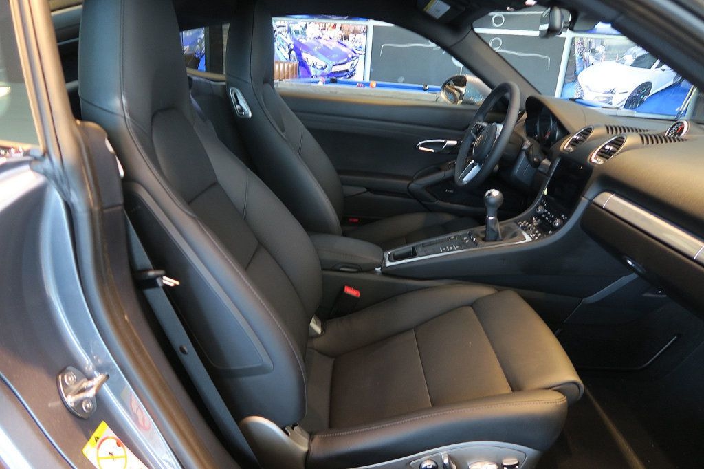 2025 Porsche Cayman S photo 31