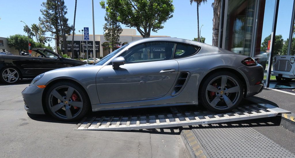 2025 Porsche Cayman S photo 5