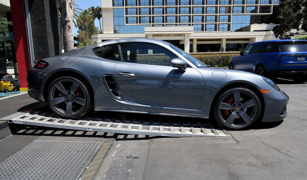 2025 Porsche Cayman S photo 6