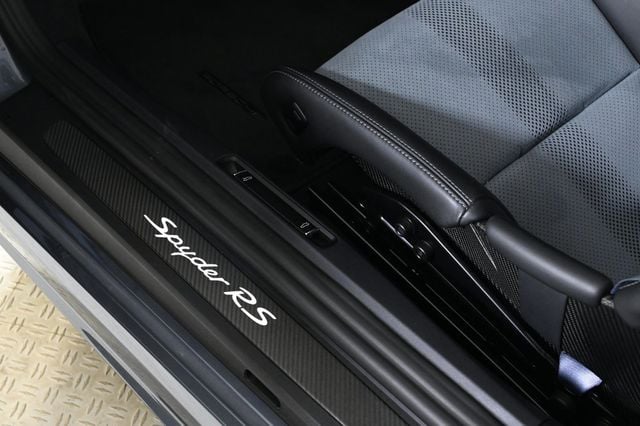 2025 Porsche 718 Spyder RS - 22946713 - 17