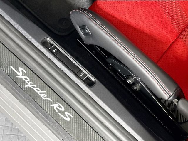 2025 Porsche 718 Spyder RS - 23095644 - 21