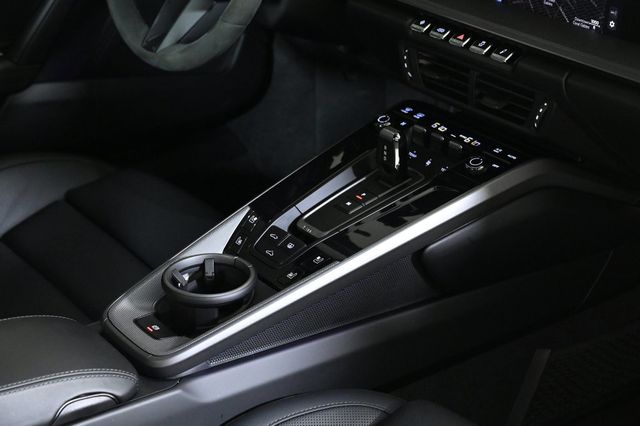 2025 Porsche 911  - 22906412 - 25