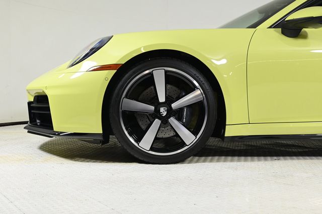 2025 Porsche 911  - 22906412 - 29