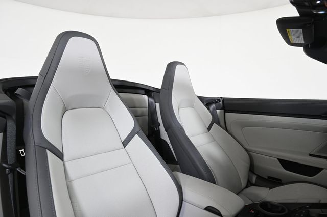 2025 Porsche 911  - 22937765 - 17