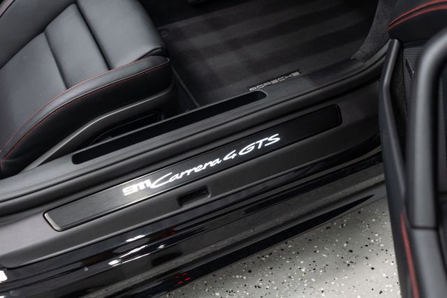 2025 Porsche 911 Carrera 4 GTS Cabriolet - 23071905 - 11