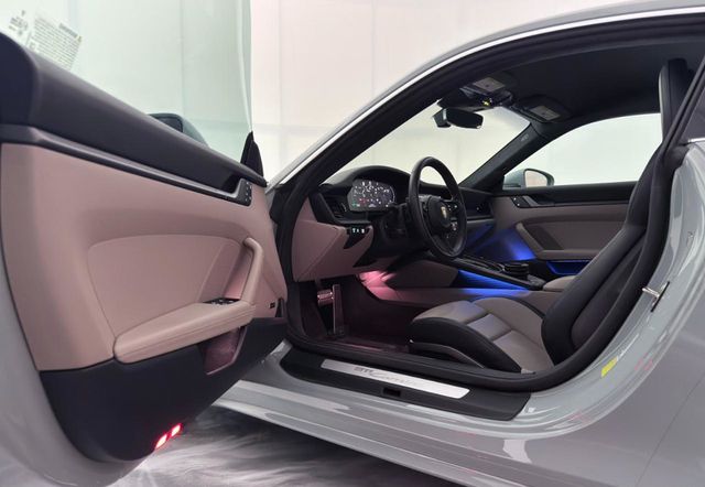 2025 Porsche 911 Carrera Coupe - 23028428 - 17
