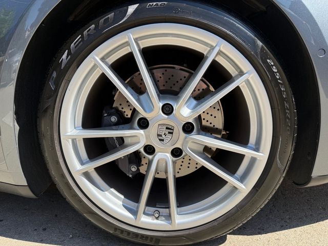 2025 Porsche 911 - Photo 17