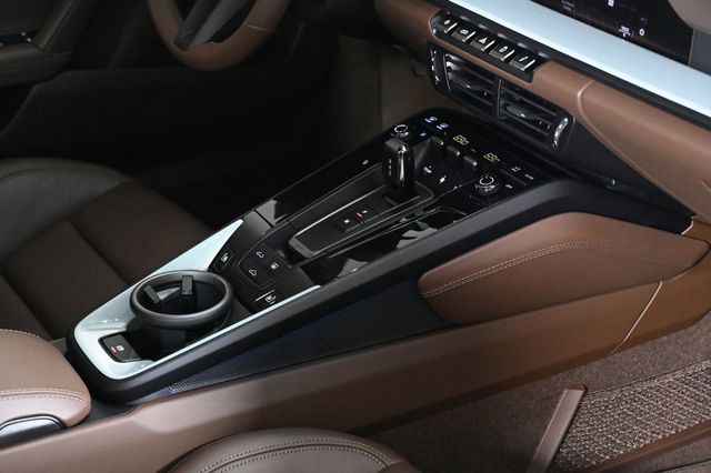 2025 Porsche 911 Carrera GTS - 22914125 - 25