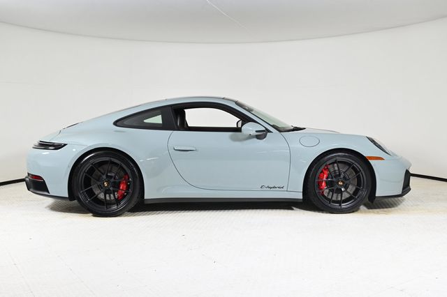 2025 Porsche 911 Carrera GTS - 22914125 - 7