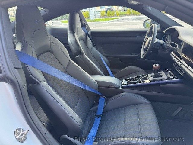 2025 Porsche 911 Carrera T Coupe - 22972422 - 32