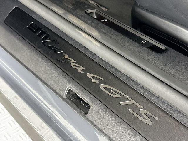 2025 Porsche 911 Targa 4 GTS - 22982915 - 24
