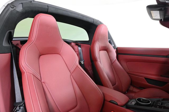 2025 Porsche 911 Targa 4 GTS - 22989386 - 17